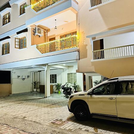 Zoomstay - 3Bhk Apartments Varanasi Luaran gambar