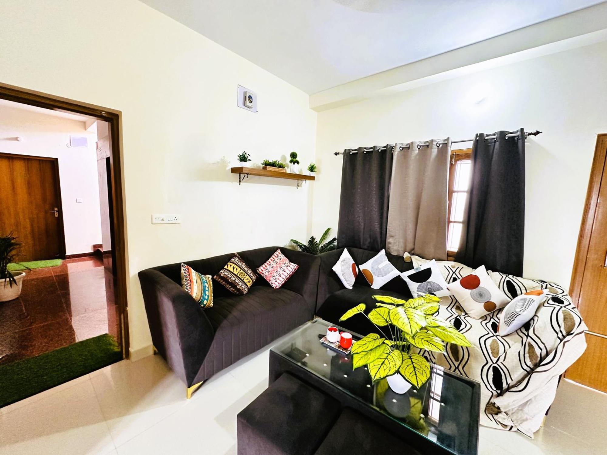 Zoomstay - 3Bhk Apartments Varanasi Luaran gambar