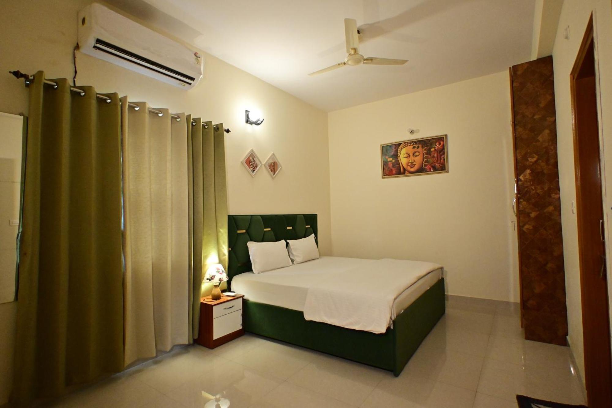 Zoomstay - 3Bhk Apartments Varanasi Luaran gambar