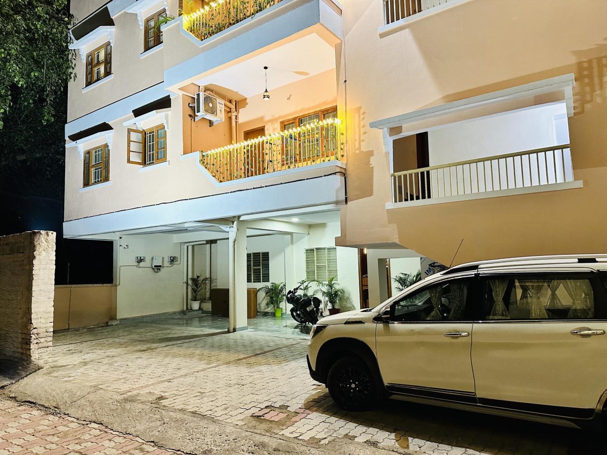 Zoomstay - 3Bhk Apartments Varanasi Luaran gambar