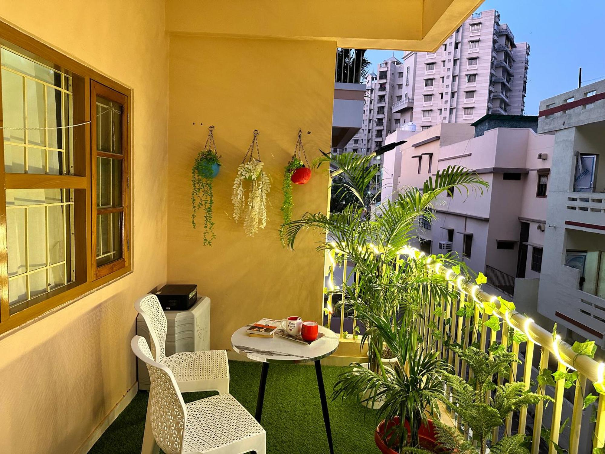 Zoomstay - 3Bhk Apartments Varanasi Luaran gambar