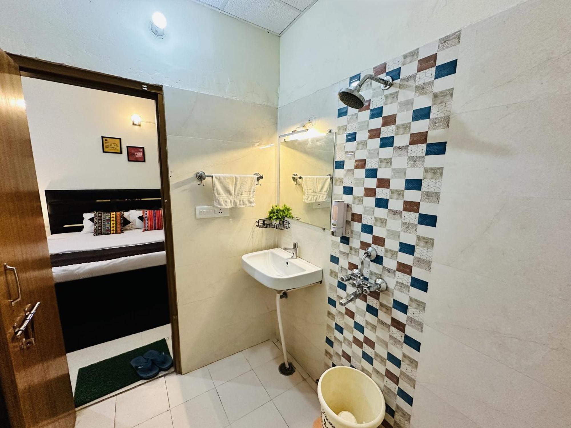 Zoomstay - 3Bhk Apartments Varanasi Luaran gambar