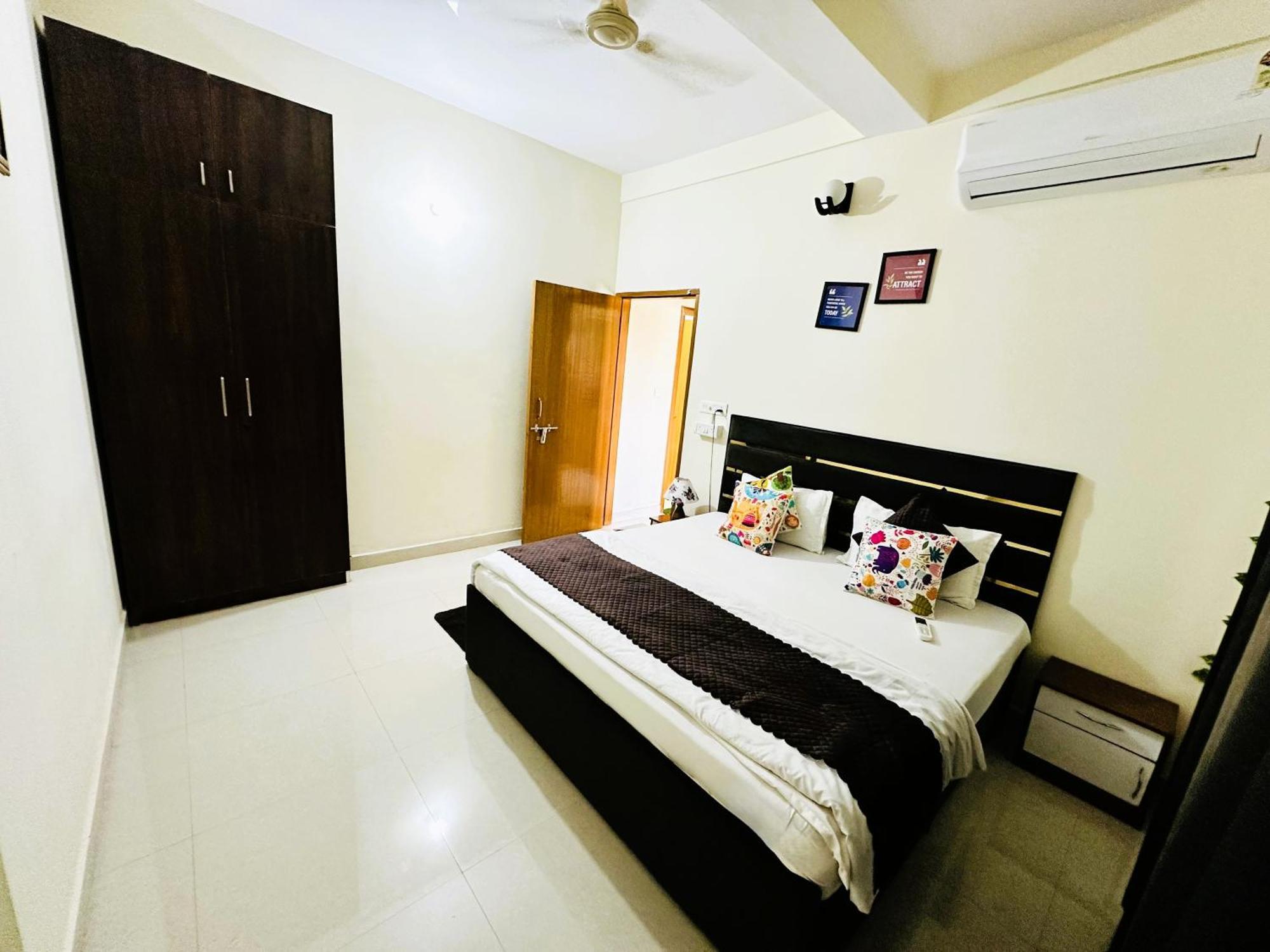 Zoomstay - 3Bhk Apartments Varanasi Luaran gambar